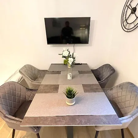 Apartment Ein Traum Im Leechwald Naehe Lkh